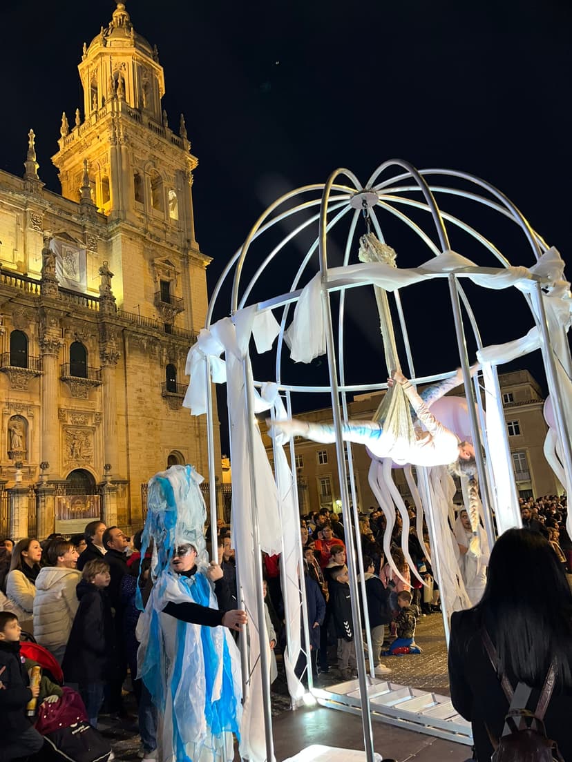 Acrobacia en jaula para producción comercial